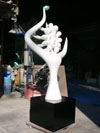 造形会社の日本美術工芸の岡本太郎作品の女神像